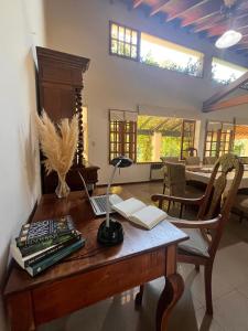 PUEBLO CHACRAS casa entera con quincho, jardín y pileta dentro de barrio semi cerrado y próximo al casco historico de Chacras de Coria en Lujan de Cuyo