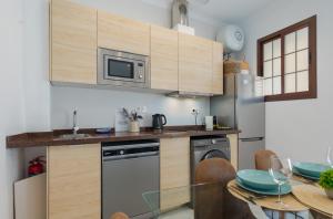 Spacious 2BD 2BTH with patio – Central and quiet