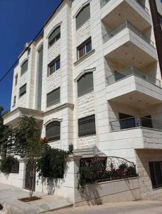 Modern 2BR Apartment in Prime Location