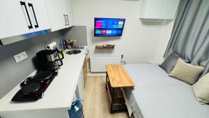 Spacious terrace, air-conditioned, cute 1 room