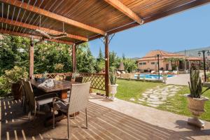 Villa Sophie - Sunny Retreat!