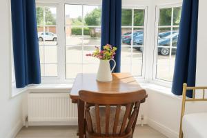 All Seasons Gatwick Guest House & Parking