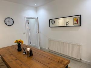 Snug House -- Lydgate Lane 4 bed house, sleeps 9