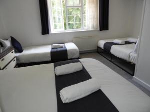 All Seasons Gatwick Guest House & Parking