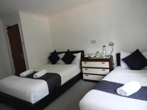 All Seasons Gatwick Guest House & Parking