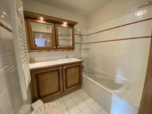 Appartement 6 pers, piscine, 3 pièces, balcon, parking - FR-1-733-121