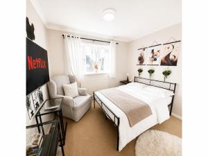 A Room in 4 Bedrooms Home at 34 Forge