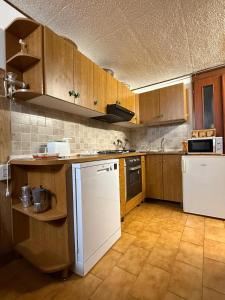 Polished 2-BR Bi-Level Navigli District