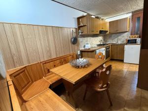 Polished 2-BR Bi-Level Navigli District