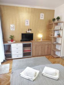 Near BUS Station Apartment with the Self-Check-In