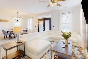 Dog-friendly home near beach with pool access two balconies wet bar & WD