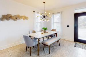 Dog-friendly home near beach with pool access two balconies wet bar & WD