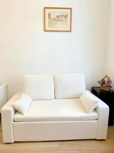 Central Düsseldorf Cozy 2-Bedroom Apartment with Kitchen