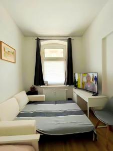 Central Düsseldorf Cozy 2-Bedroom Apartment with Kitchen