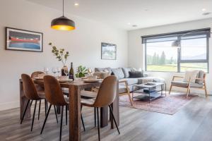 Revys Peak Condo - Hot Tub with View