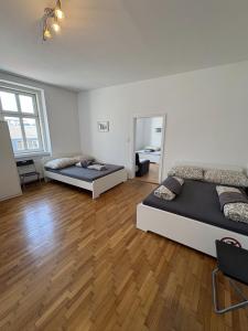 Three Bedroom Spacious Apartment near Train Station