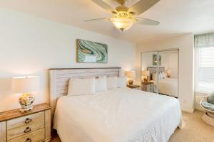 Great beachfront condo pool & tennis courts - quick drive to dining