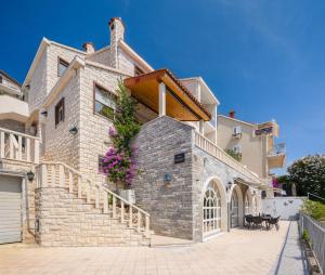 Carpe Diem - XL Apartments with Pool and Seaview