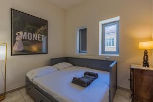 Célestin - Charming Historic Stone Duplex with Private Patio & Air Conditioning