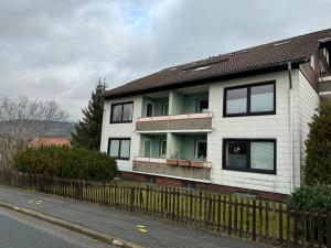 Erstklassige Ferienwohnung - zentral, Gipfelblick, Parkplatz, Schlitten & Bettwäsche inklusive!