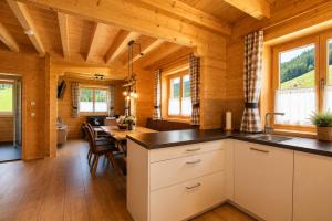 Hüttenurlaub in der Lipphütte in Rauris traumhafte Alleinlage mitten im Skigebiet & Wandergebiet