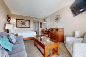 Cozy waterfront condo with central AC beach access on-site pool