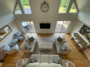 Catskill Mt Retreat: Vineyard Views & Hot Tub- 8BR - Holiday Home