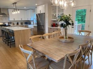 Catskill Mt Retreat: Vineyard Views & Hot Tub- 8BR - Holiday Home
