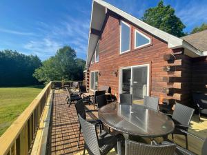 Catskill Mt Retreat: Vineyard Views & Hot Tub- 8BR - Holiday Home