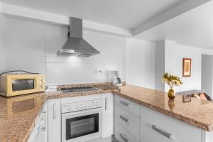 Golden Nest I Sea Views I 2 Homes I BBQ I AC