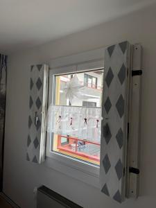 Erstklassige Ferienwohnung - zentral, Gipfelblick, Parkplatz, Schlitten & Bettwäsche inklusive!