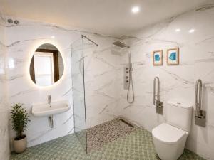 10ToSea Premium Hostal