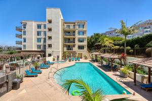 Ocean & Marina View Condo with Balcony, Pool, Hot Tub & Gym