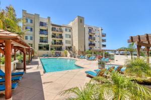 Ocean & Marina View Condo with Balcony, Pool, Hot Tub & Gym