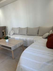 Bel Appt avec Terrasse et Vue sur Piscine