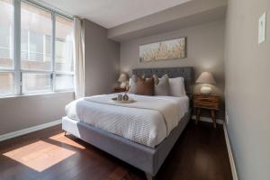 Trendy Retreat Chic 2BR Suite Near City Sights