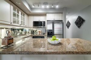 Trendy Retreat Chic 2BR Suite Near City Sights