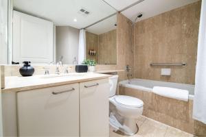 Trendy Retreat Chic 2BR Suite Near City Sights