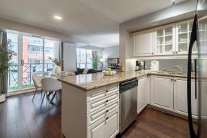 Trendy Retreat Chic 2BR Suite Near City Sights