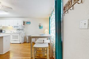 Cozy coastal condo with shared pool shared washer&dryer and beach access