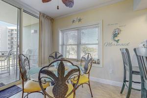 Waters Edge 201-Spacious 2nd floor condo on Okaloosa Island with Gulf-front pool Beach service & Gym