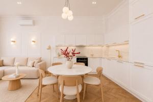 Royal Matejko Residence - Luxury 3 BR apartment in the Old Town