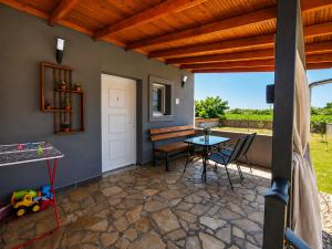Stellas House Mangana