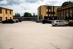 Metro Noclegi Prywatne Łazienki, Parking