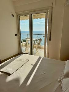 Sunset Apartment With Private Beach