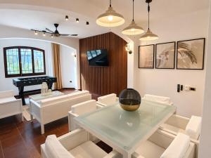 Casa Manarola Oceanfront Oasis & Pizza Cabin