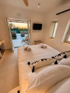 Anastasias Cycladic House with jacuzzi