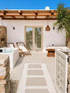 Anastasias Cycladic House with jacuzzi