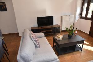Fully Renovated Apartment -700m from Mill of Elves-Free Parking & Fast WiFi