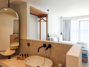 Aeolia Seaside Hotel